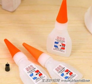 502胶水弄到桌子凝固了怎么去除,502胶水如何去除印子