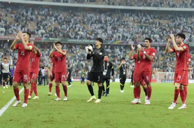 评论印度足球和国足,国足与印度足球比赛