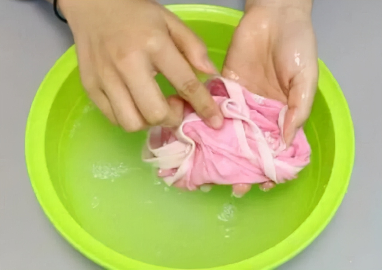 妇科有黄色分泌物怎么回事,妇科豆腐渣样黄色粘稠分泌物