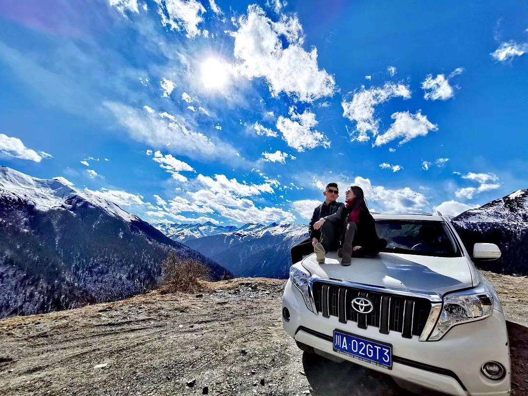 成都租车普拉多去西藏自驾价格表,成都进藏租普拉多7座多少钱