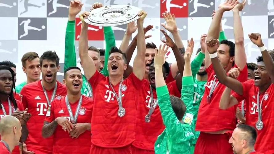 德甲拜仁2-1逆转门兴,德甲大结局拜仁九连冠莱万破纪录