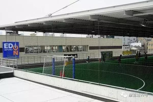 驻足东瀛|在樱花烂漫丛中品一场跨国球赛