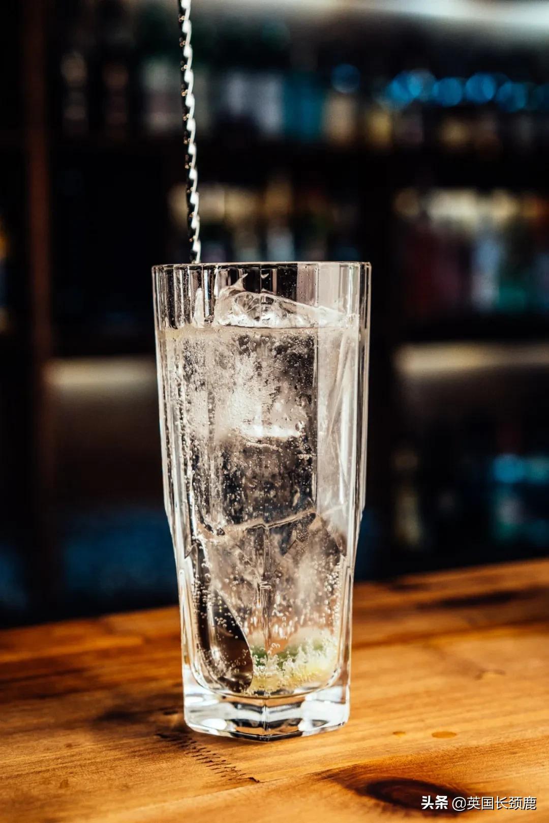 鸡尾酒基础知识与调酒方法,小白调酒入门推荐经典鸡尾酒