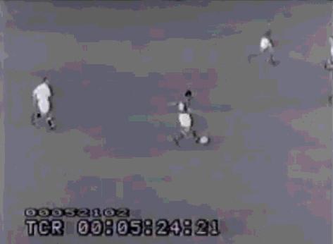 世界公认十大足球球王,跟贝利称为世界五大球王的国脚