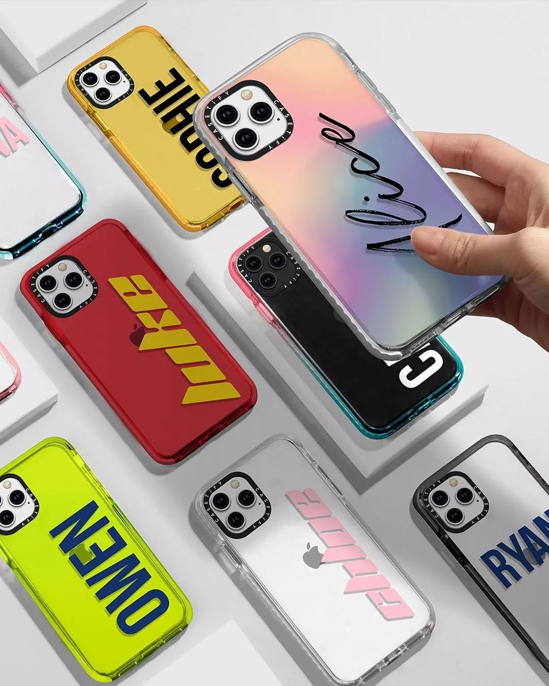 让登上福布斯的Kylie金小妹宠幸的手机壳是？