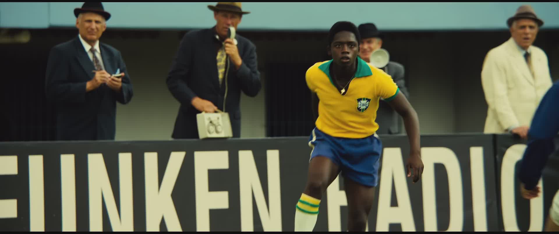 从贫民窟逆袭足球队,从贫民窟到足坛璀璨的巨星