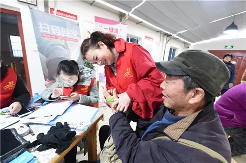 暖心！溧阳一万多户老人免费用上“一键通”