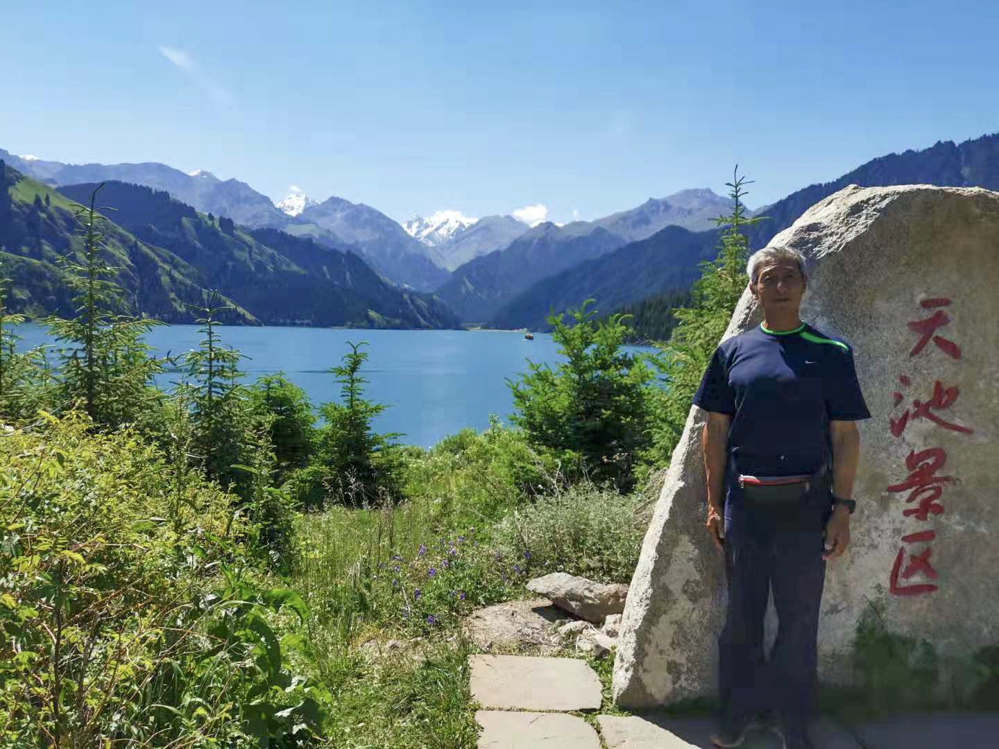 65岁老人新疆免费旅游一览表,66岁大爷游新疆