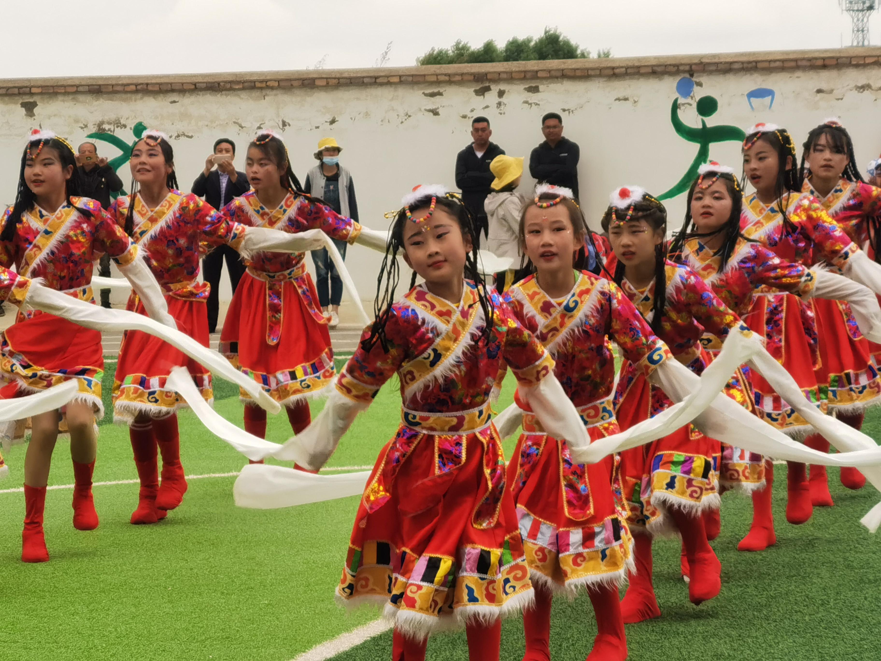 团委六一慰问暨文艺演出活动,六一关爱慰问活动