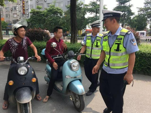 摩托车年审过期限还能再审么,摩托车驾驶证过期多久还可以审