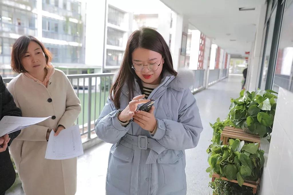 周恩来红军小学开展电子班牌应用考核助力聪颖校园建设