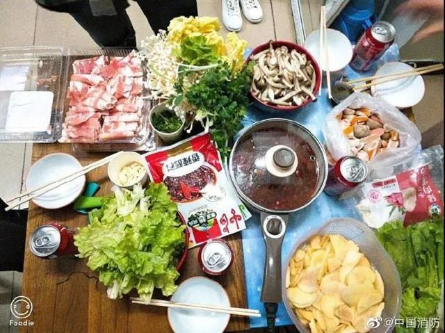 学生寝室煮火锅,学生寝室煮火锅发微博