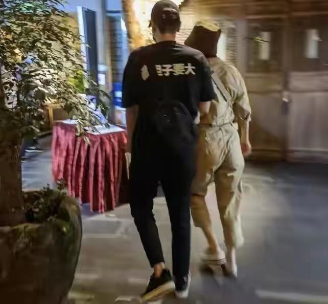 赵又廷与高圆圆现身,赵又廷高圆圆牵手逛街撒狗粮