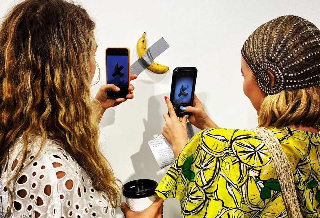 世界最奇葩艺术,胶带贴香蕉的艺术品