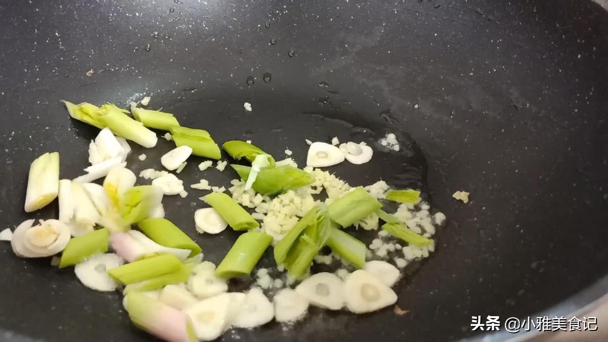 蘑菇加鸡蛋油菜做法,鸡蛋炒蘑菇的家常做法大全图解