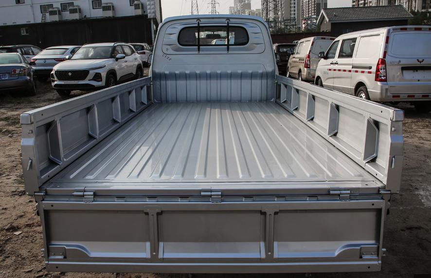 五菱荣光新卡今年最新版,五菱荣光新卡需要办理营运证吗