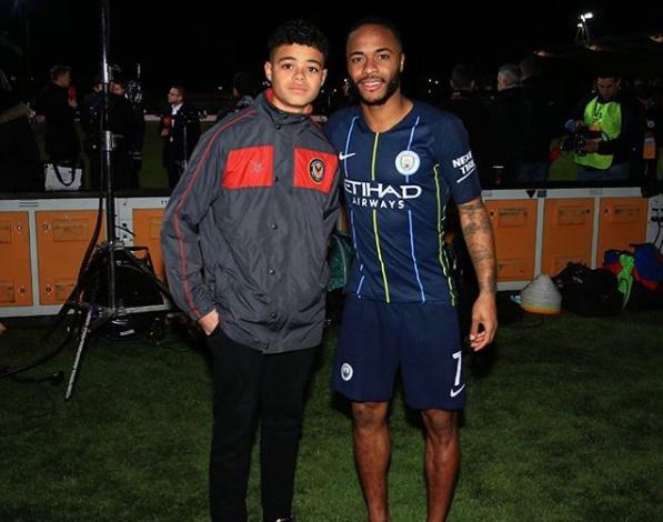 孙兴慜英超被种族歧视,孙兴慜足球场上种族歧视