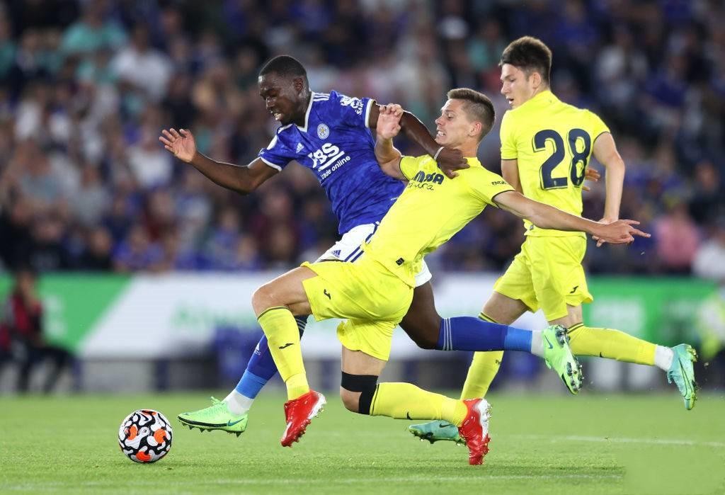 友谊赛时将对手小腿铲变形,友谊赛变友尽赛