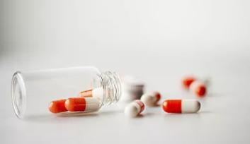 大连8粒药治痛风,大连女子买五瓶药后续