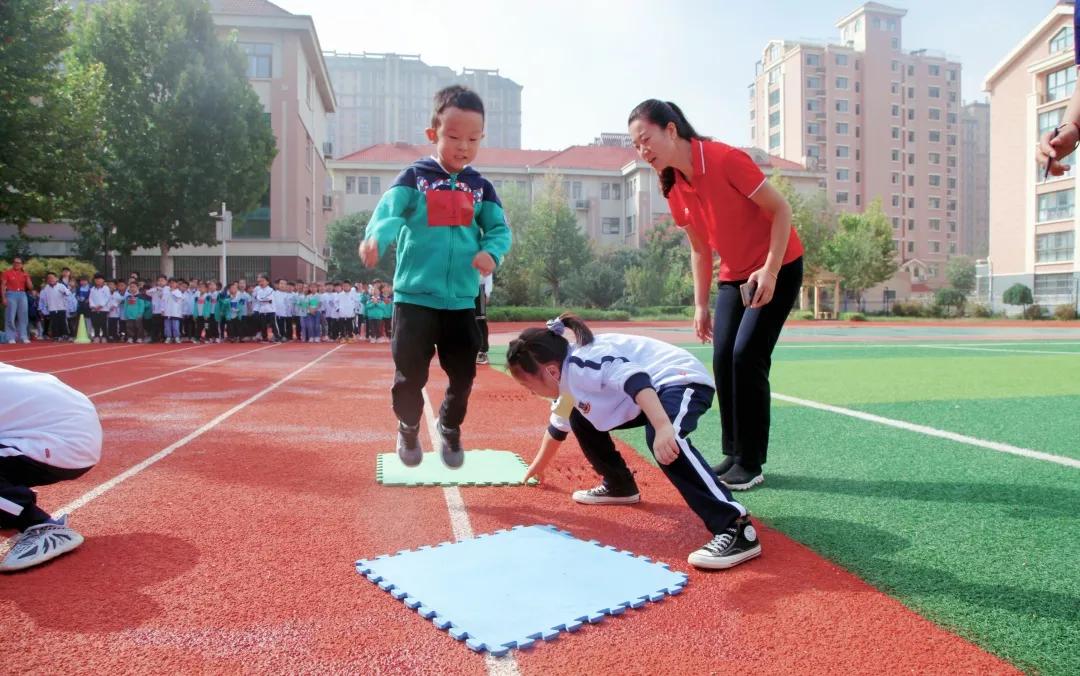 潍坊光正·潍州外国语学校童心向*党**，超越梦想。2021年秋季运动会掠影
