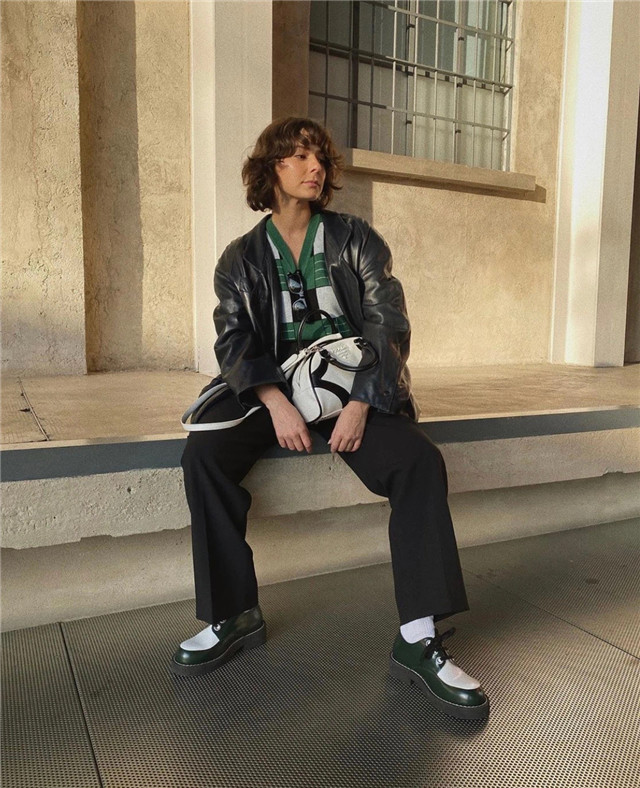 皮衣适合自然型风格的人穿嘛,短款皮衣外套中性风