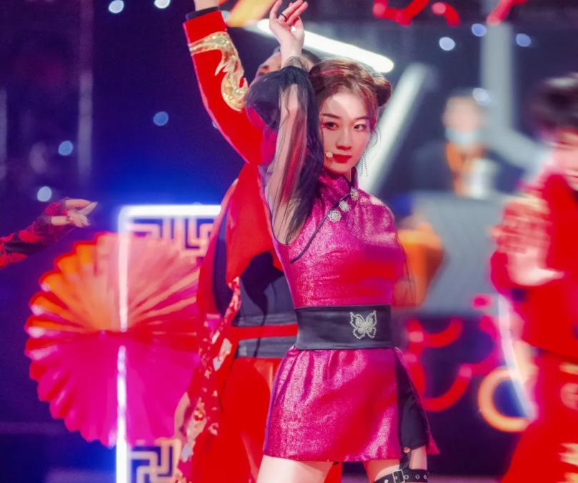 六大音乐厂牌华山论剑，张艺兴主动甩掉光环坐镇，身份迅速裂变