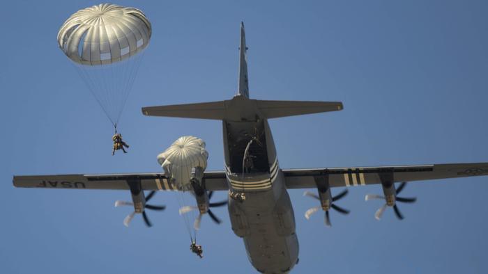 德国“美军保护伞”将撤走！德民众不怒反喜：带着*弹核**一起滚