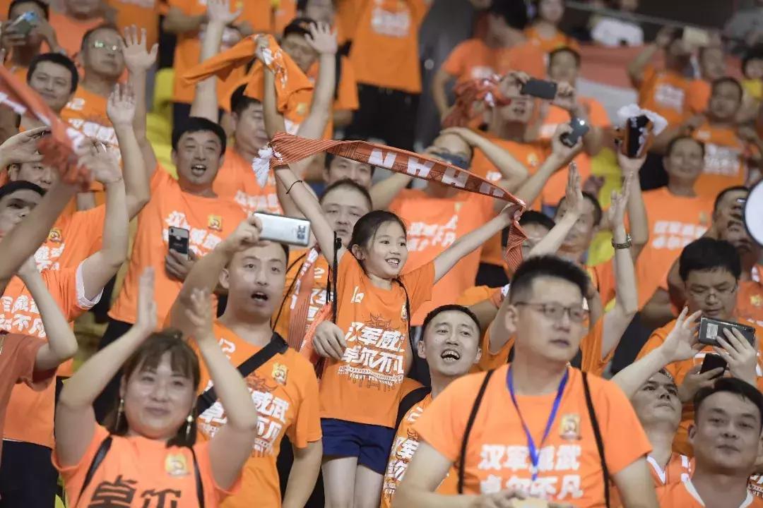 武汉卓尔4比3逆转广州富力,武汉卓尔赢球