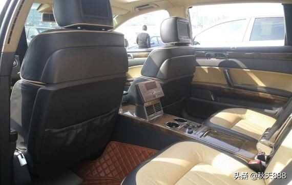 司机开着帕萨特带你回村,老板开大众辉腾