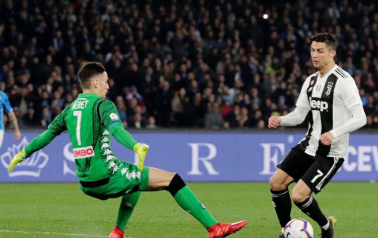 科普：都别争了！IFAB告诉你，梅雷特对C罗的犯规100%红牌！