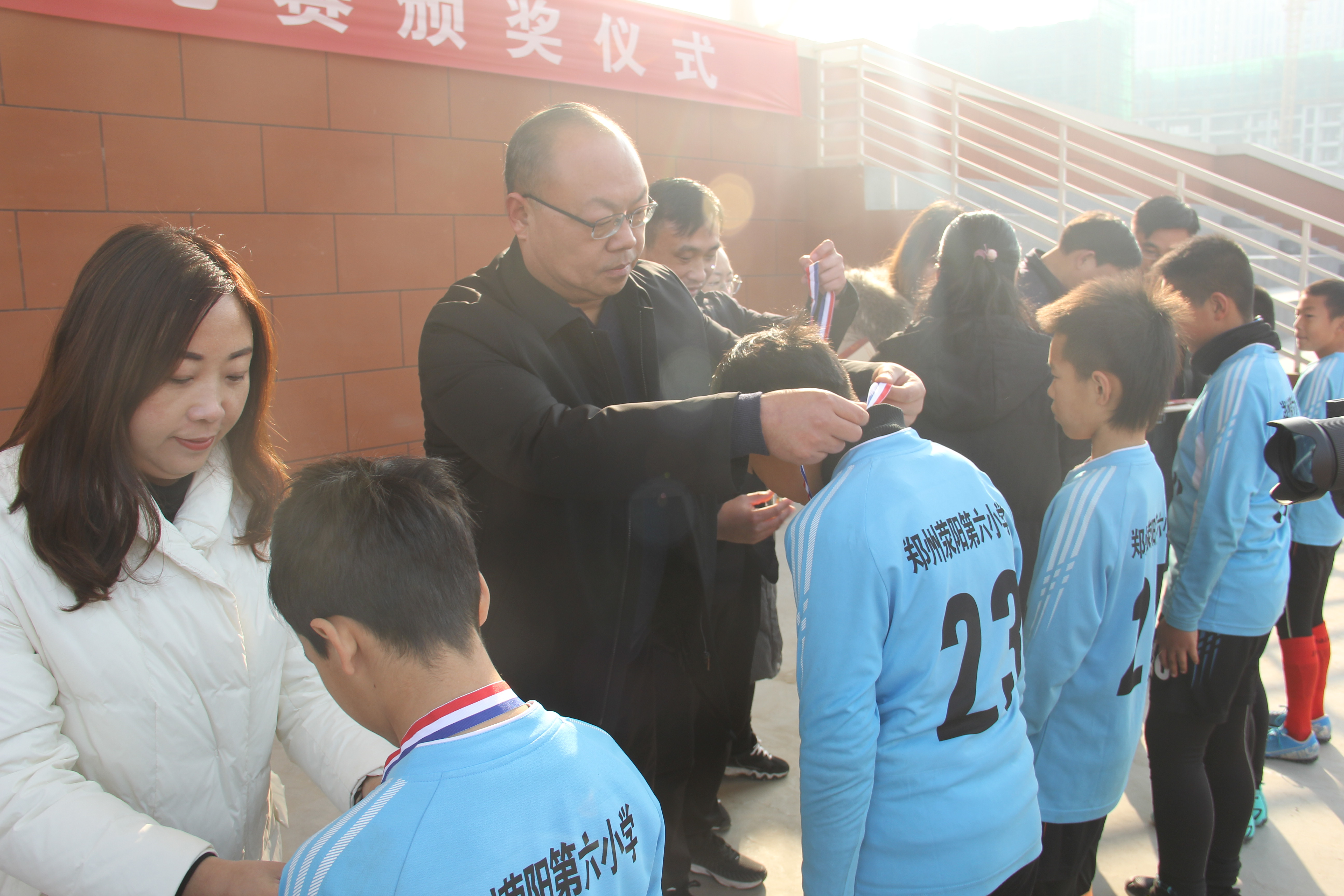 六实小足球比赛,全区六所小学举行足球赛