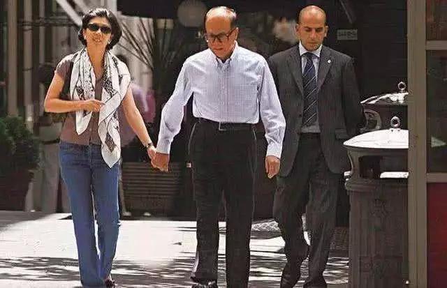 香港豪门最惨原配！生前帮贫穷小子成首富，死后还要被他利用？