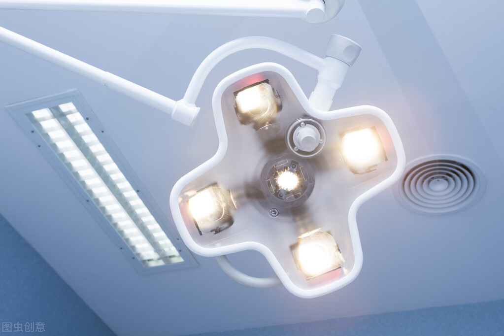 男性尿道口长个小肉疙瘩不痛不痒,尿道口旁边有小肉疙瘩不痛不痒的