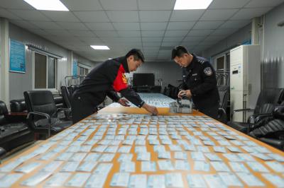 北京铁警查获假火车票2600余张,铁路警方打掉贩卖假火车票团伙