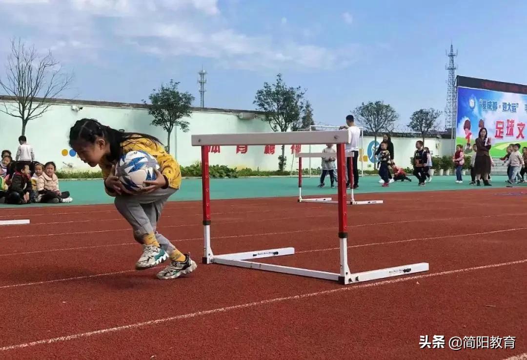 简阳有足球专业的学校,简阳市通材实验学校足球