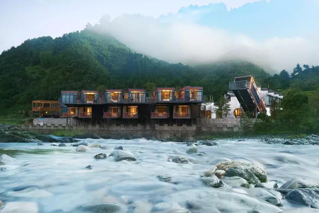 四个集装箱别墅民宿小院,5个40尺集装箱改造别墅图片