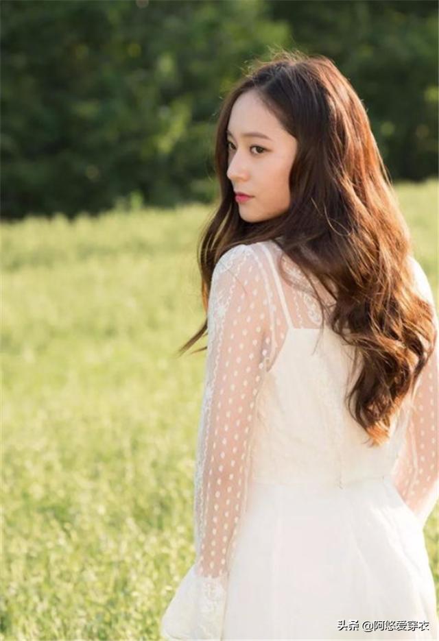 适合头发多不显老气的烫发,一卷发就显老