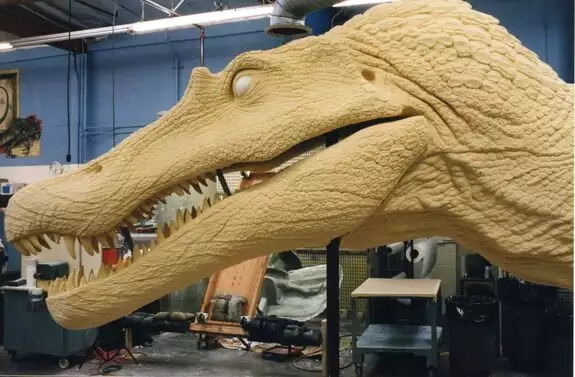 《侏罗纪公园3》棘龙打败霸王龙：主角光环实力碾压？