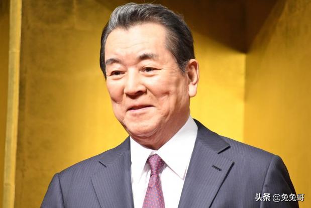 日本男星吃饭时不谨慎吸入气管，咳嗽引发小脑出血，紧急住院治疗