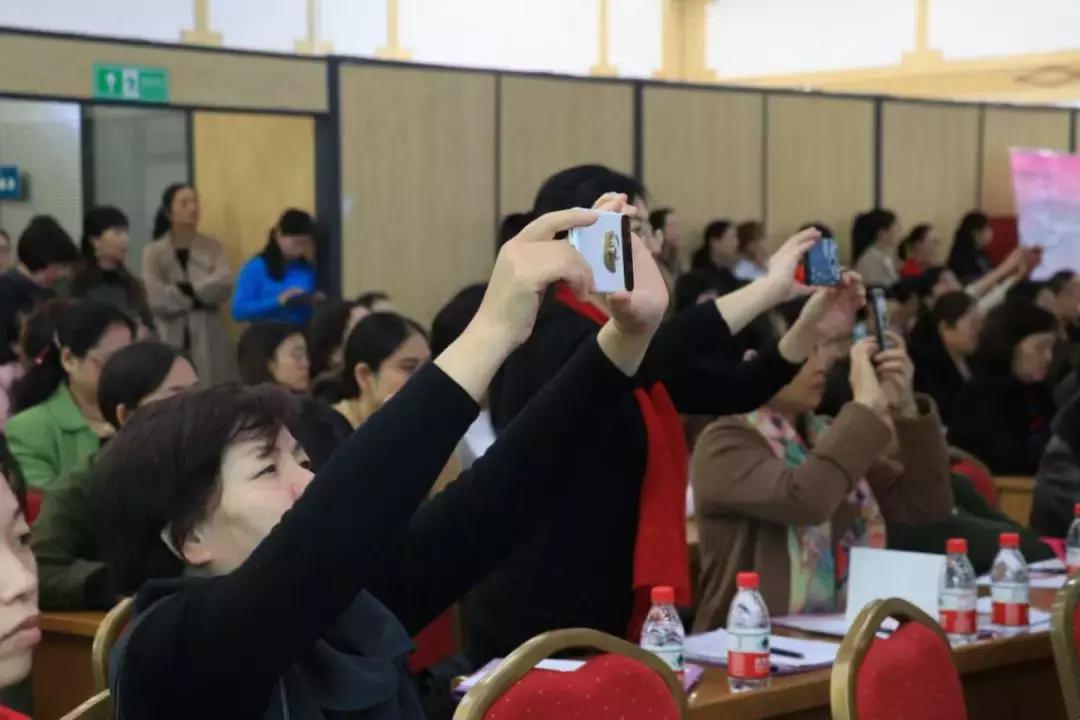 再谈妇科热点重申诊治规范——热烈祝贺2018年西安市第一届宫颈病变及阴道镜规范培训班”告捷闭幕