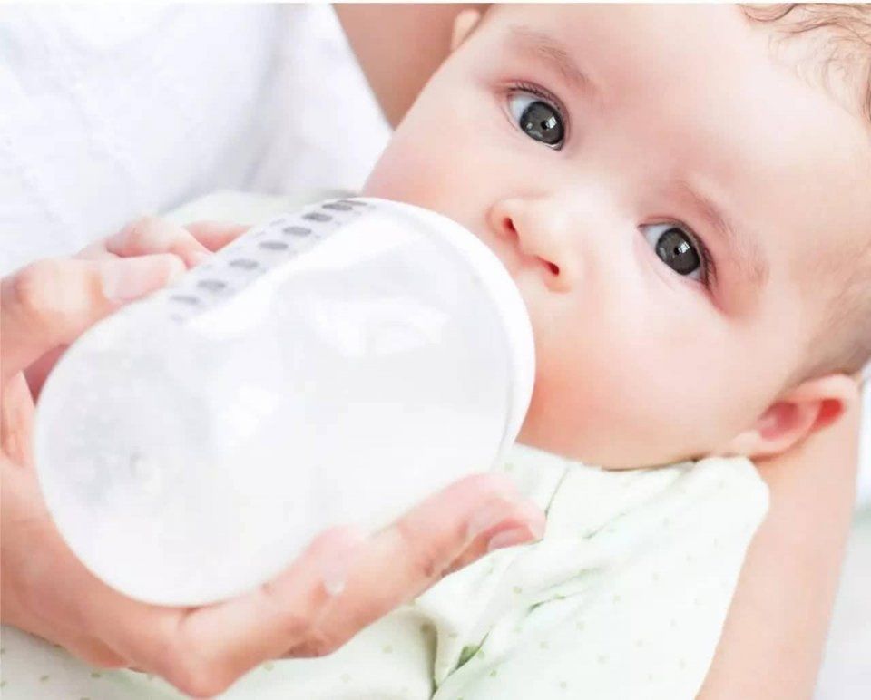 如何辨别澳版爱他美奶粉真假,澳乐乳真假对比