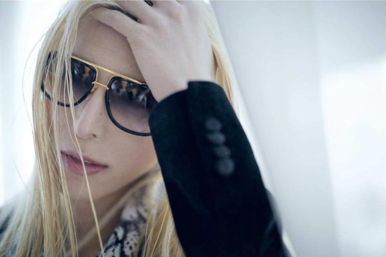 日本“帝王级”牛郎返母校，遇最怕的人秒乖巧，外形变化大遭调侃