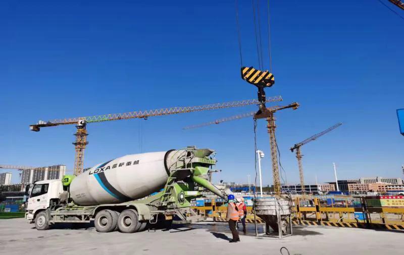 国庆我在岗坚守一线照片,国庆我在岗全力守护万家灯火