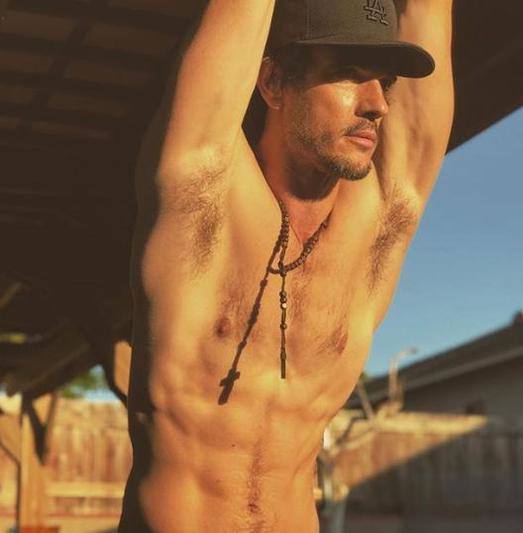 水果姐被控性骚扰？男模：她当众扒下我的裤子，让我露出*处私**