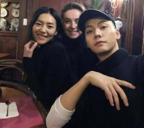 陈伟霆近期恋情,陈伟霆跟国际超模合照