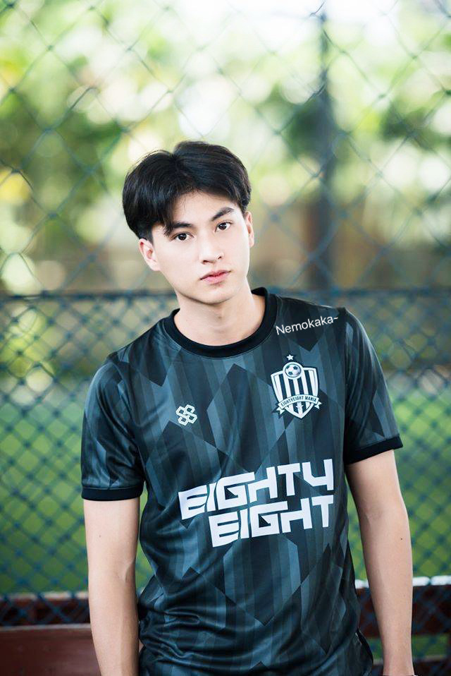 足球少年糕卡娜：热爱足球的他快乐无比