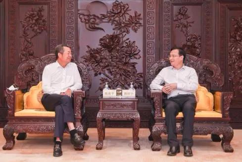 现金694.4亿，无短期偿债压力，奥园郭梓文大手笔拿地底气足