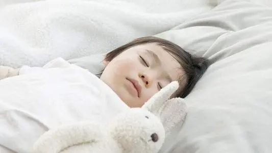 宝宝吐奶的急救处理方法是什么,宝宝吐奶了怎么办3个办法解决
