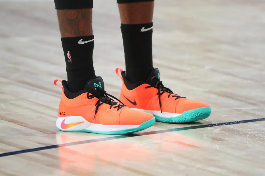 nba球员上脚球鞋库里,nba球星上脚球鞋乔丹