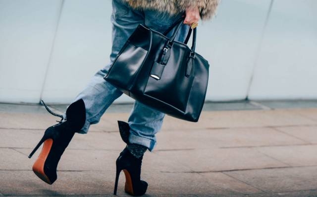 刘雯高圆圆必备私服,刘雯高圆圆女神都钟爱纯色连衣裙